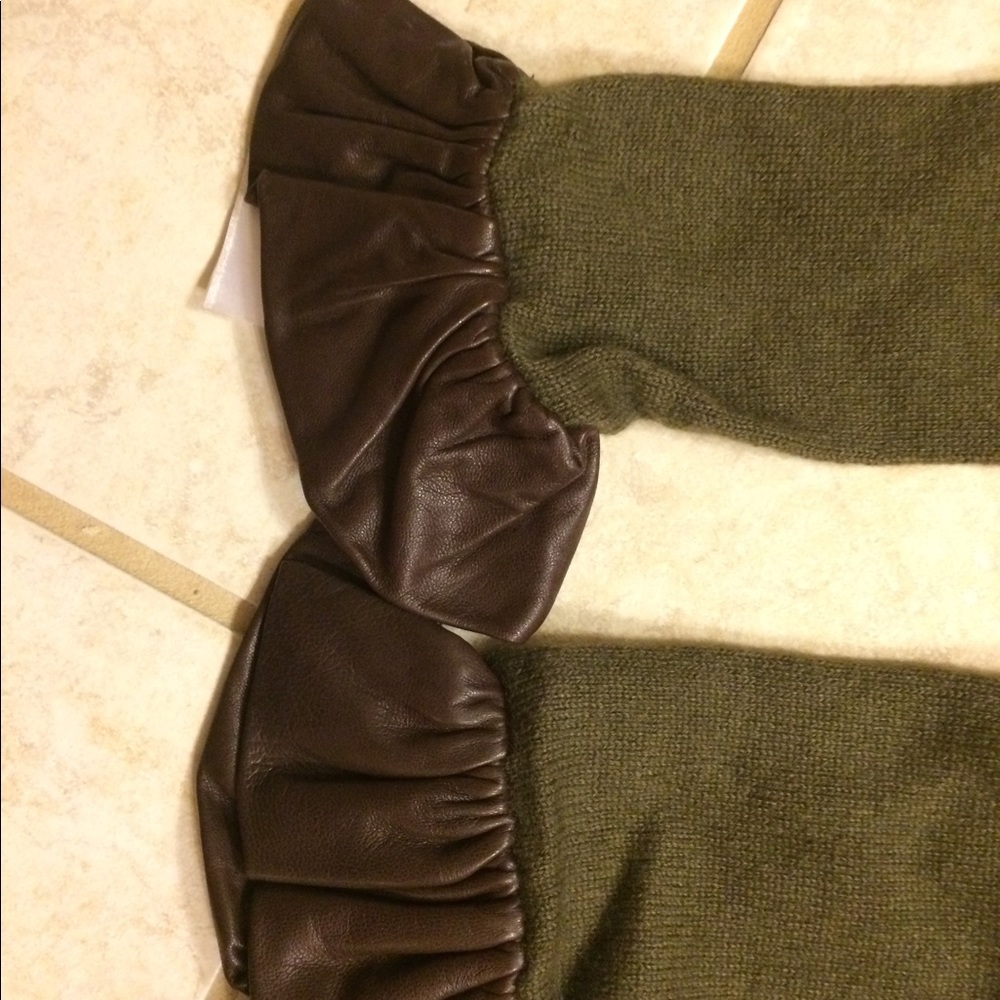 Dior cashmere glove set & scarf/wrap - Picture 3 of 5